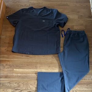 Figs Charcoal Gray Scrub Set